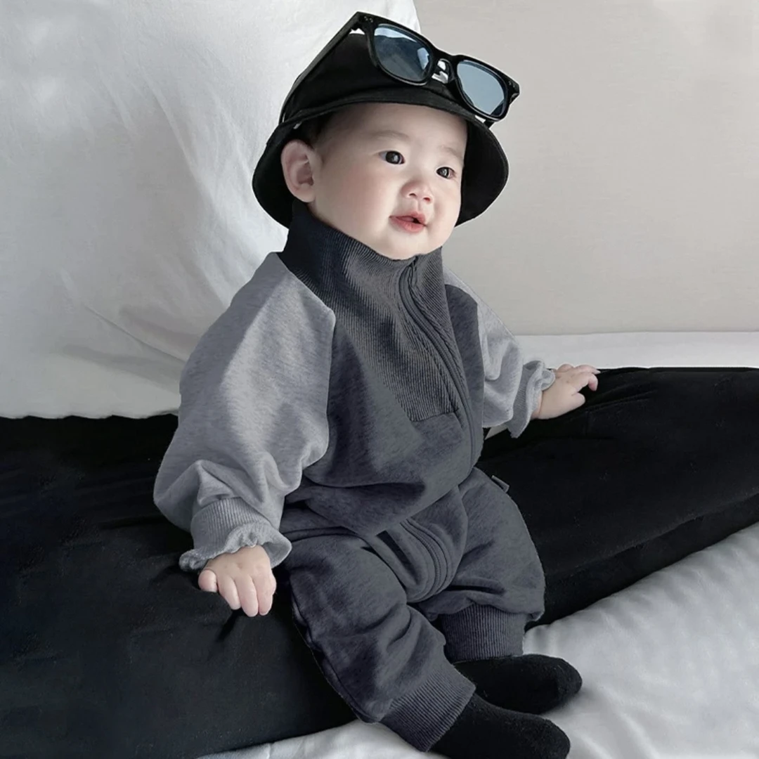 2025春秋婴儿装新款时尚休闲C标长袖哈衣爬服外出服潮酷连体衣