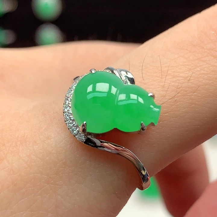 18K金镶嵌戒指翡翠翡翠