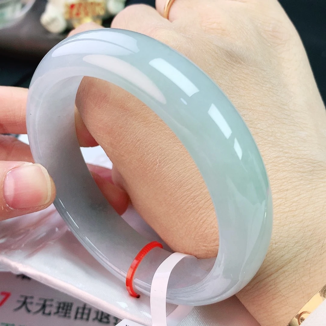 翡翠手镯未镶嵌62轮胎