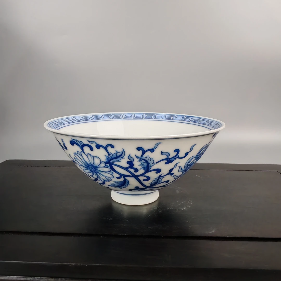 景德镇陶瓷茶器青花瓷纯手绘缠枝莲菊花图主人杯