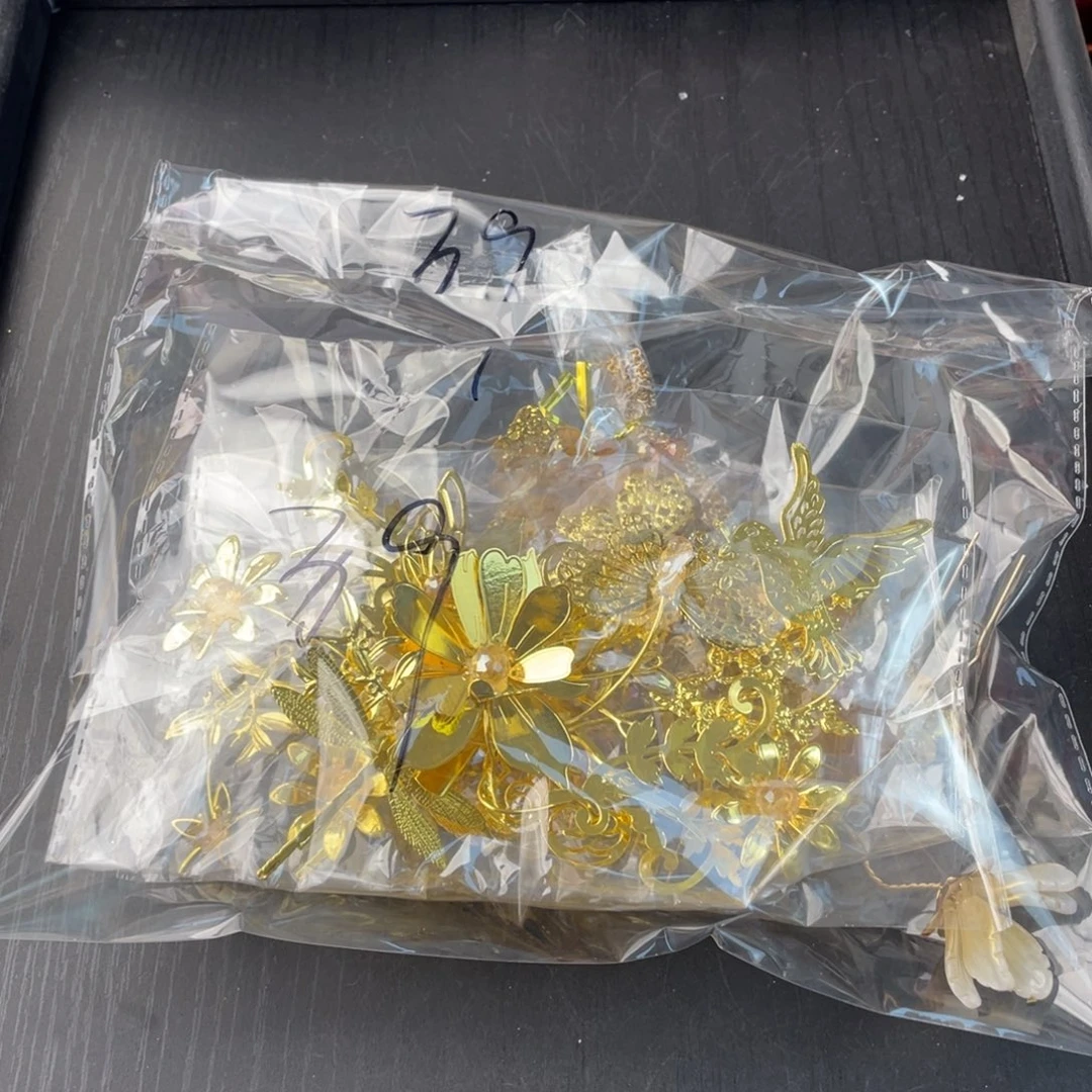 混合材质新娘头饰不退换