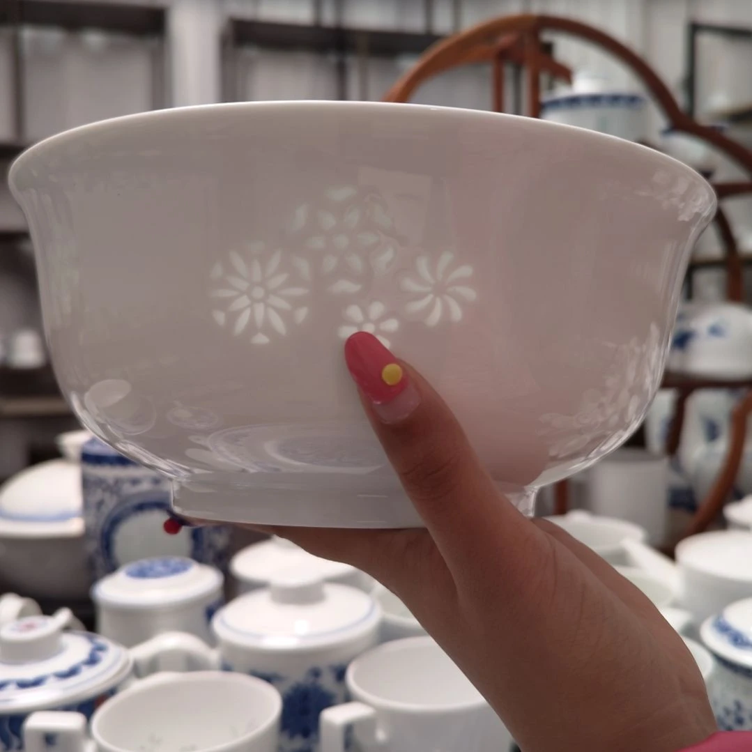 陶瓷纯白皮球花8.5寸汤碗一个