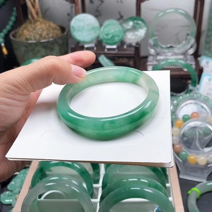 未镶嵌手镯石英质玉