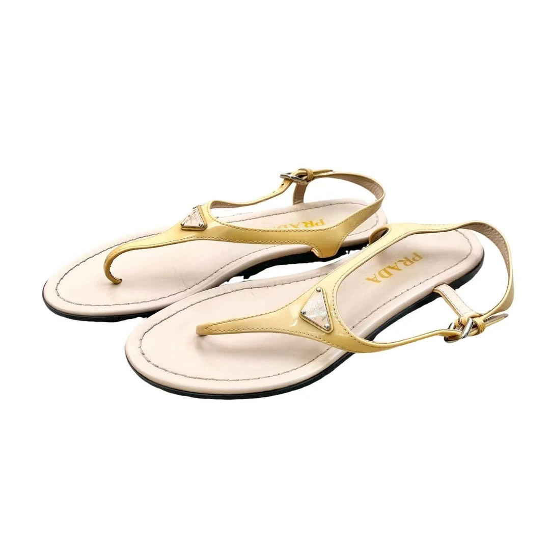 95新 Prada/普拉达   cc686 三角铁标平底凉鞋 36.5码