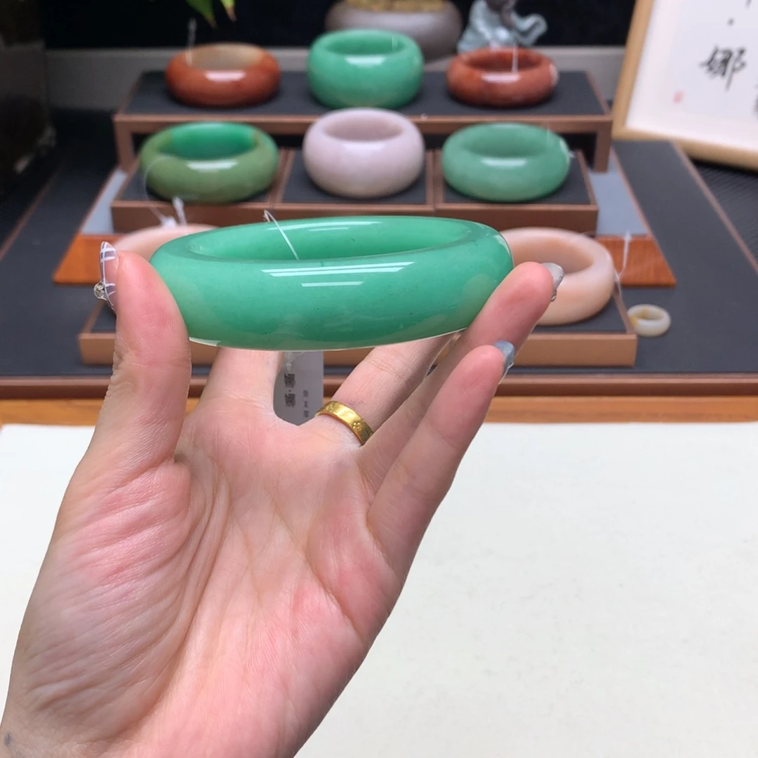 W***茹石英质玉（非洲翠）未镶嵌舍