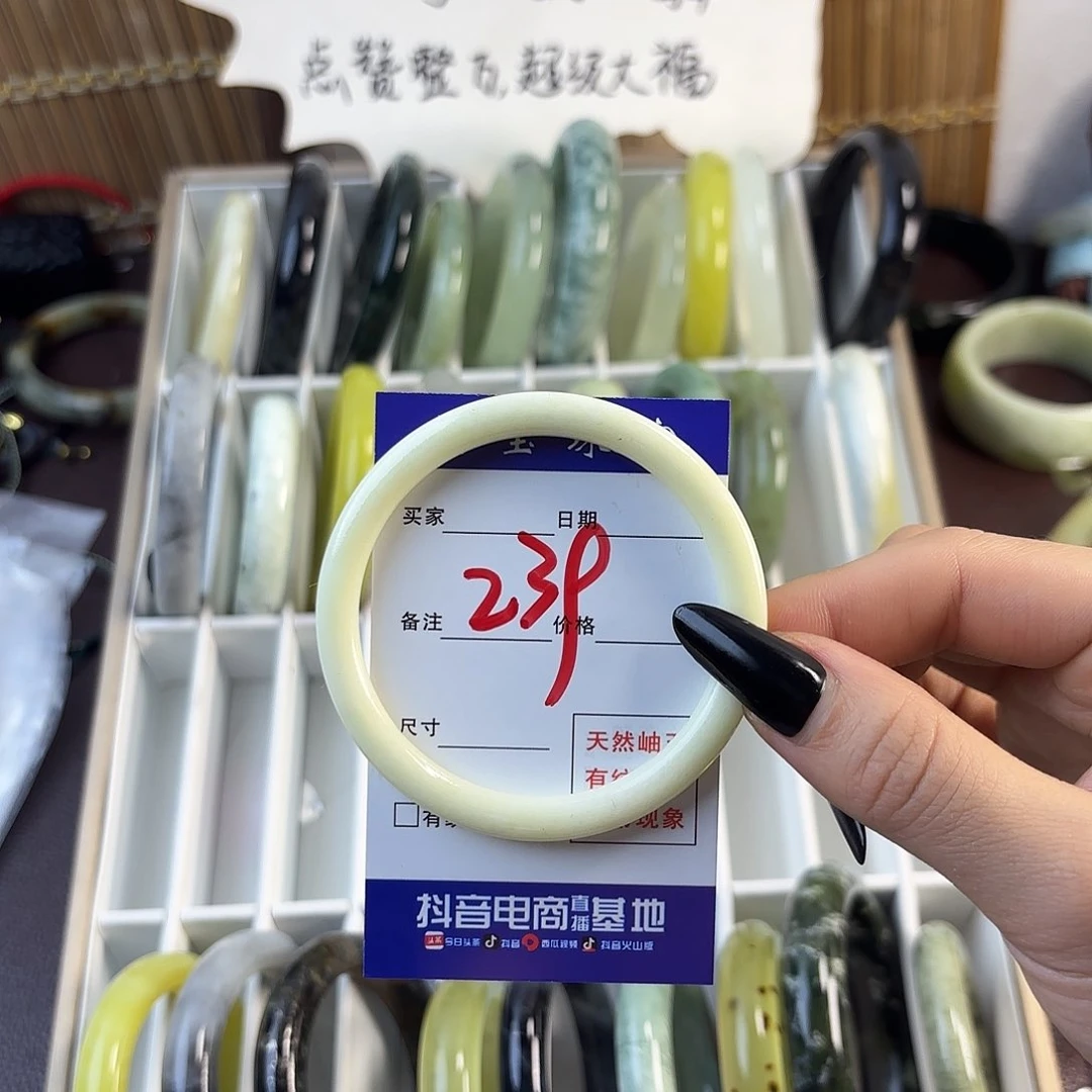 蛇纹石玉手镯未镶嵌精**主