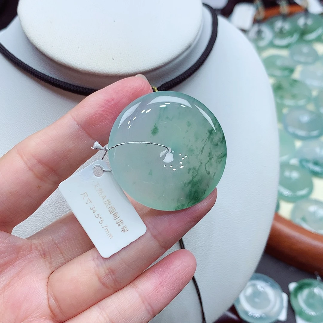 翡翠未镶嵌颈饰编号79，34.5/5.7