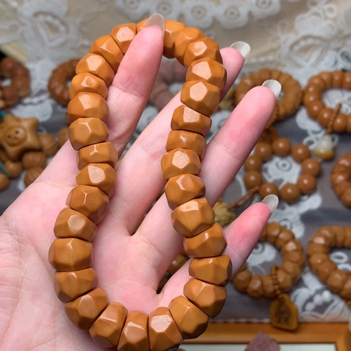 猴头核桃吊坠奶酪大肠手串