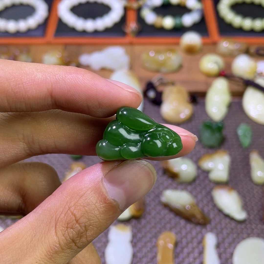 和田玉未镶嵌颈饰E**叶