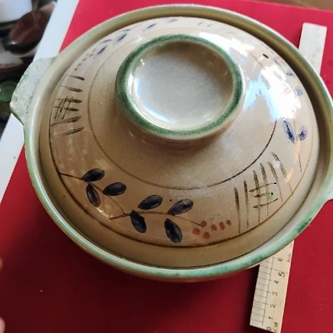 瓷片瓷片，各种摆件，均有瑕疵。沙锅！