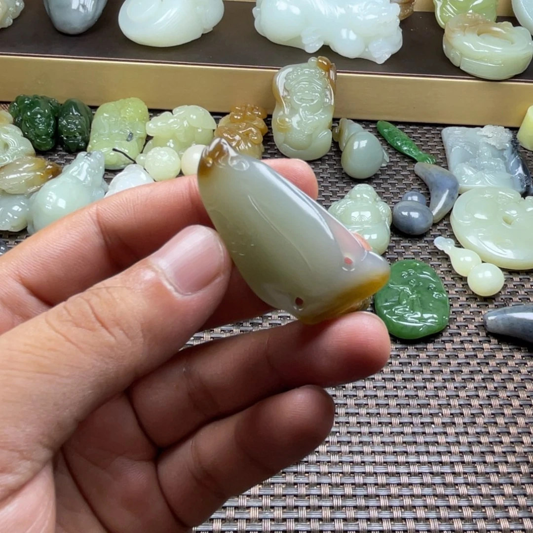 颈饰未镶嵌和田玉