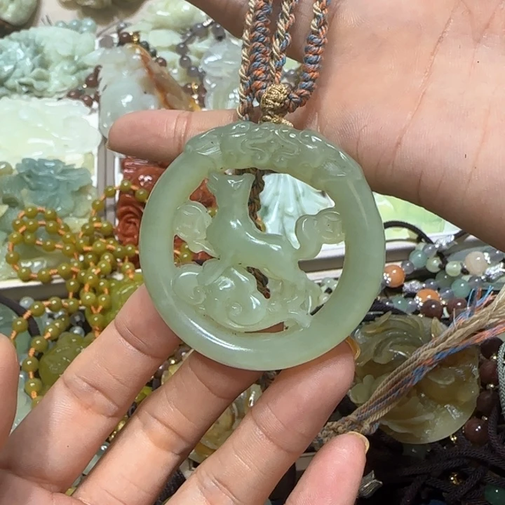 蛇纹石玉未镶嵌吊坠