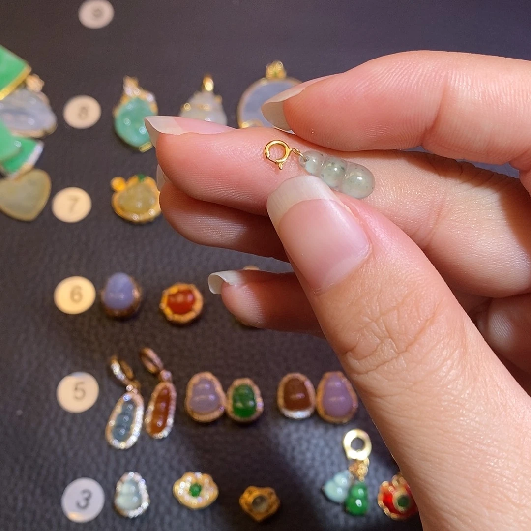 翡翠18K金镶嵌颈饰