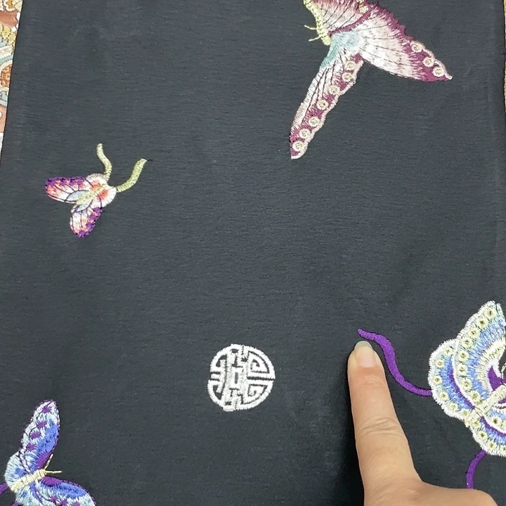 盖碗d****a杯子里还有好多