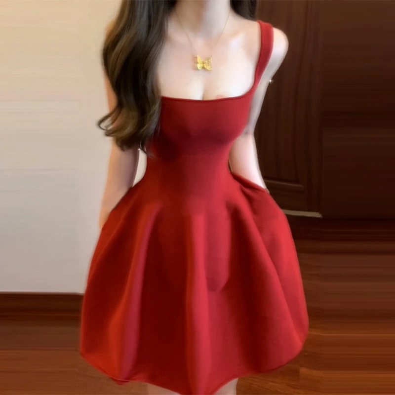 法式气质红色吊带连衣裙女2025夏新款收腰高级感纯欲辣妹短裙3576