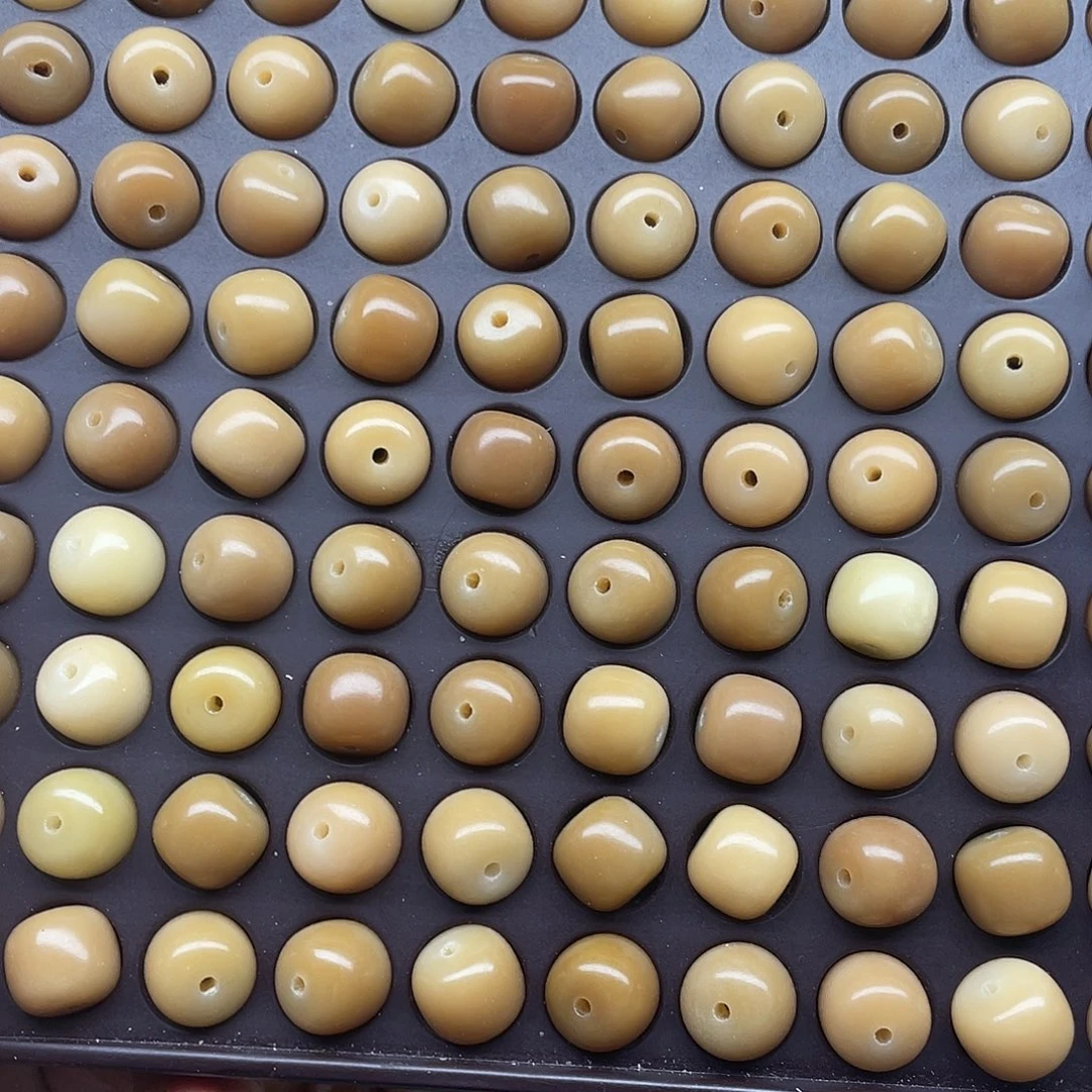 白玉菩提吊坠12精品风化桶100颗