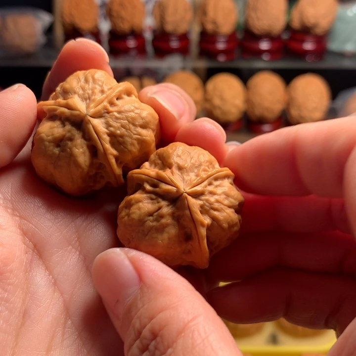 吊坠文玩核桃水晶三棱35尺寸
