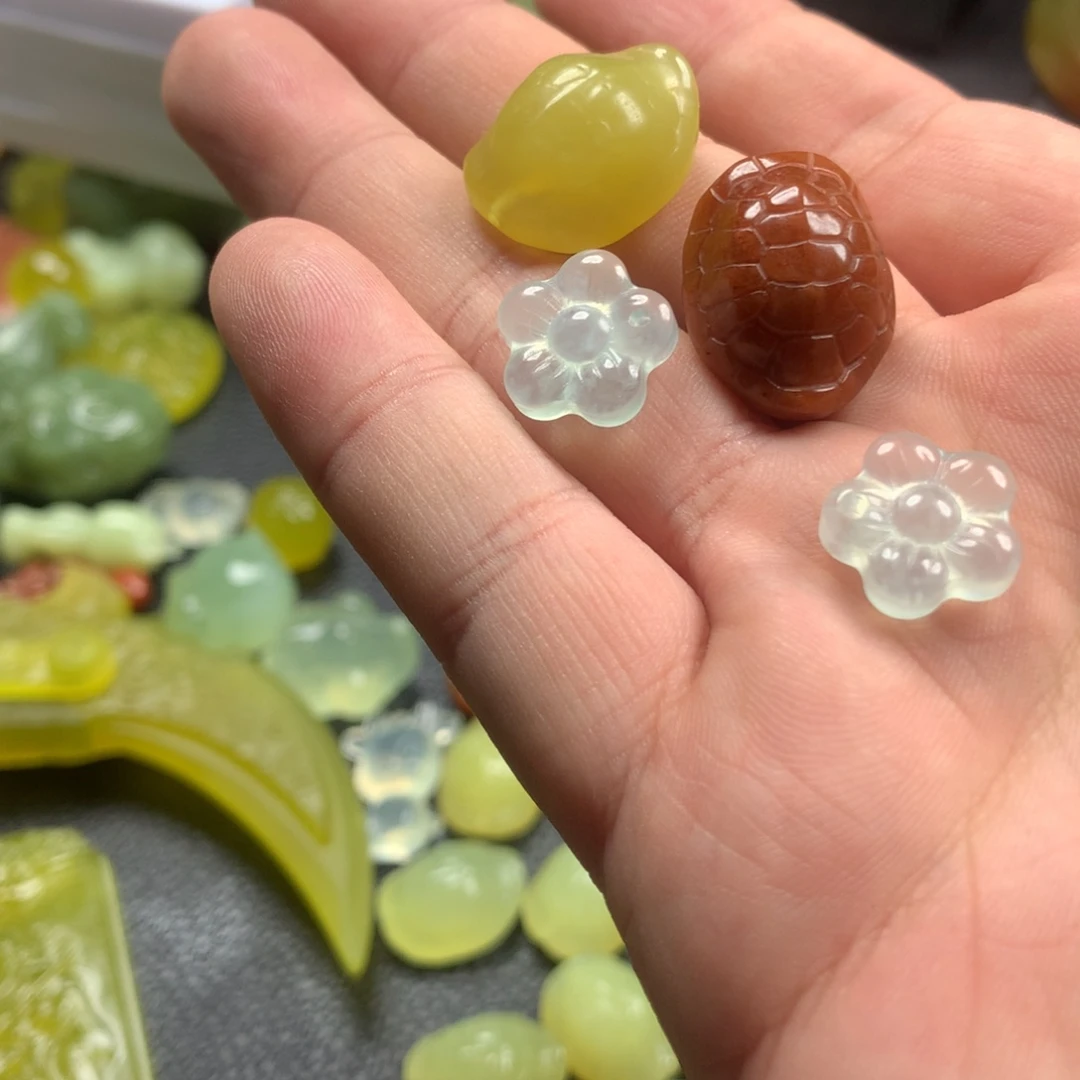 岫玉耳坠未镶嵌云