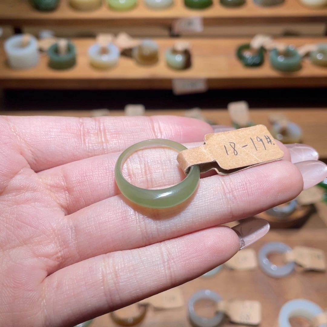 和田玉戒指未镶嵌三**石18.8