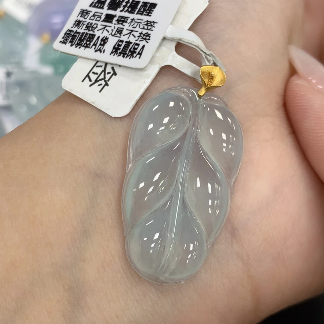 颈饰18K金镶嵌翡翠