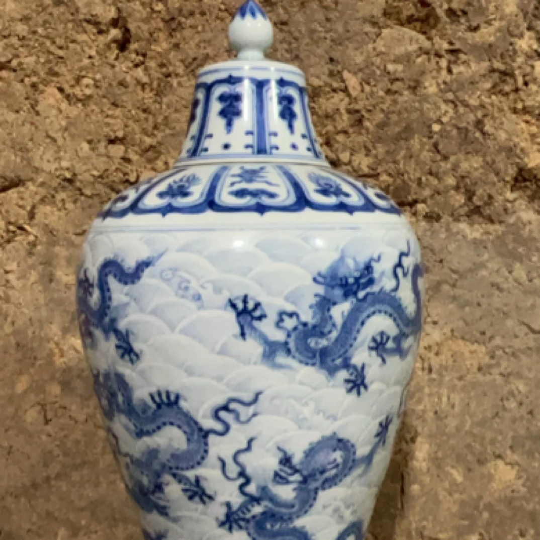 陶瓷龙纹梅瓶九龙穿海水