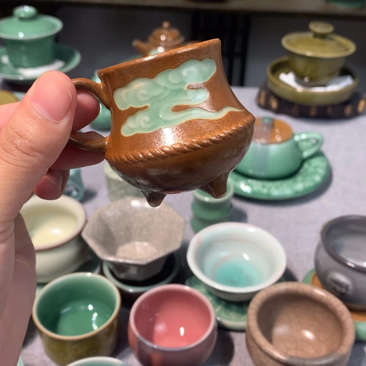 龙泉青瓷三足杯杯