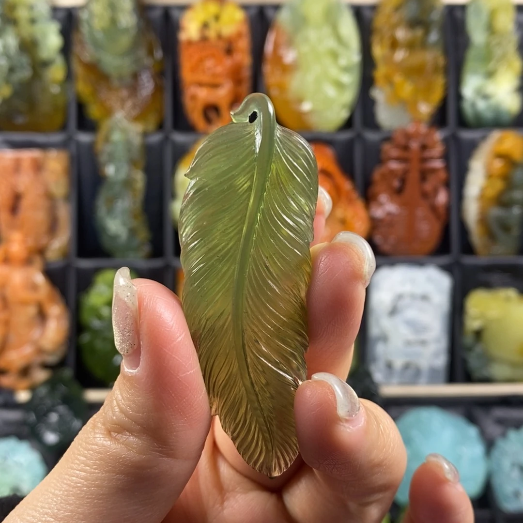 蛇纹石玉颈饰合金