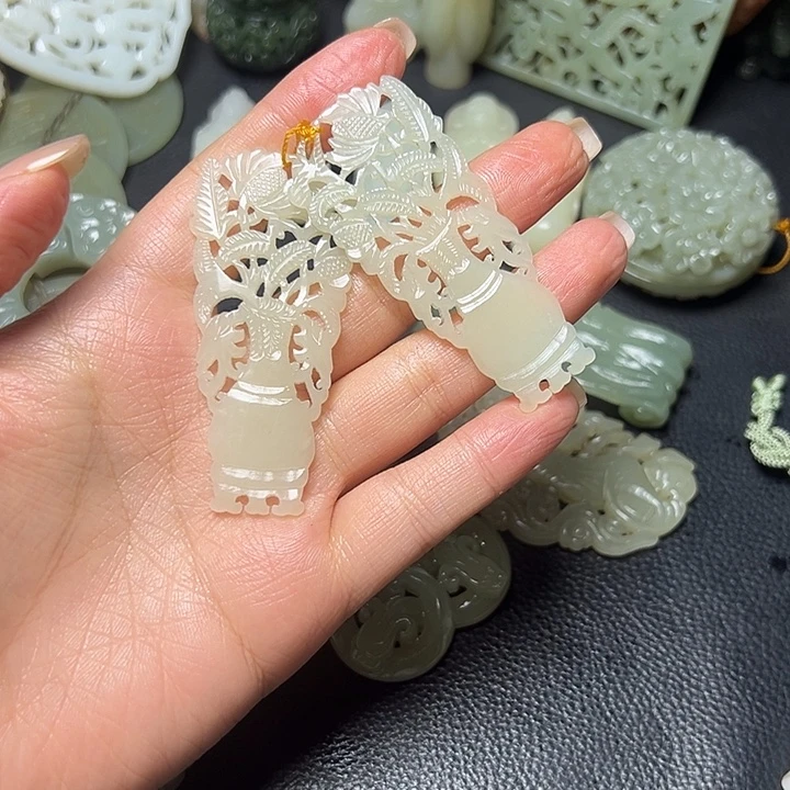 和田玉未镶嵌颈饰