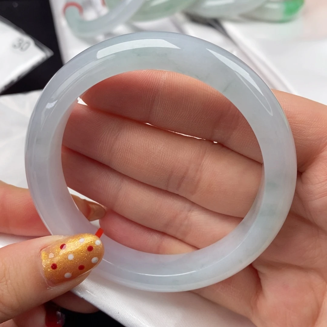 翡翠手镯未镶嵌59口