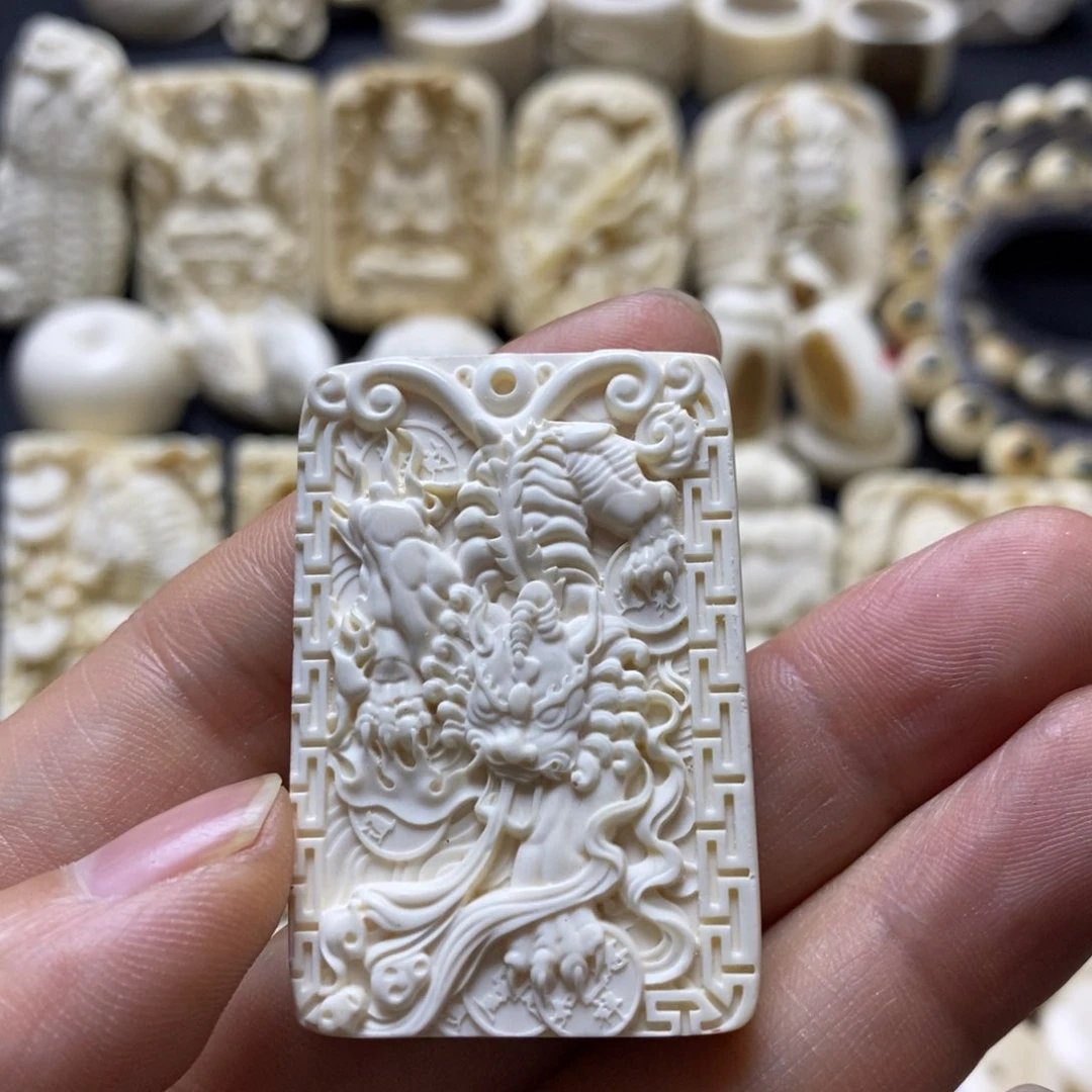 非金属无镶嵌保真猛犸牌尺寸29.8x44.6x9.3瑕疵有裂