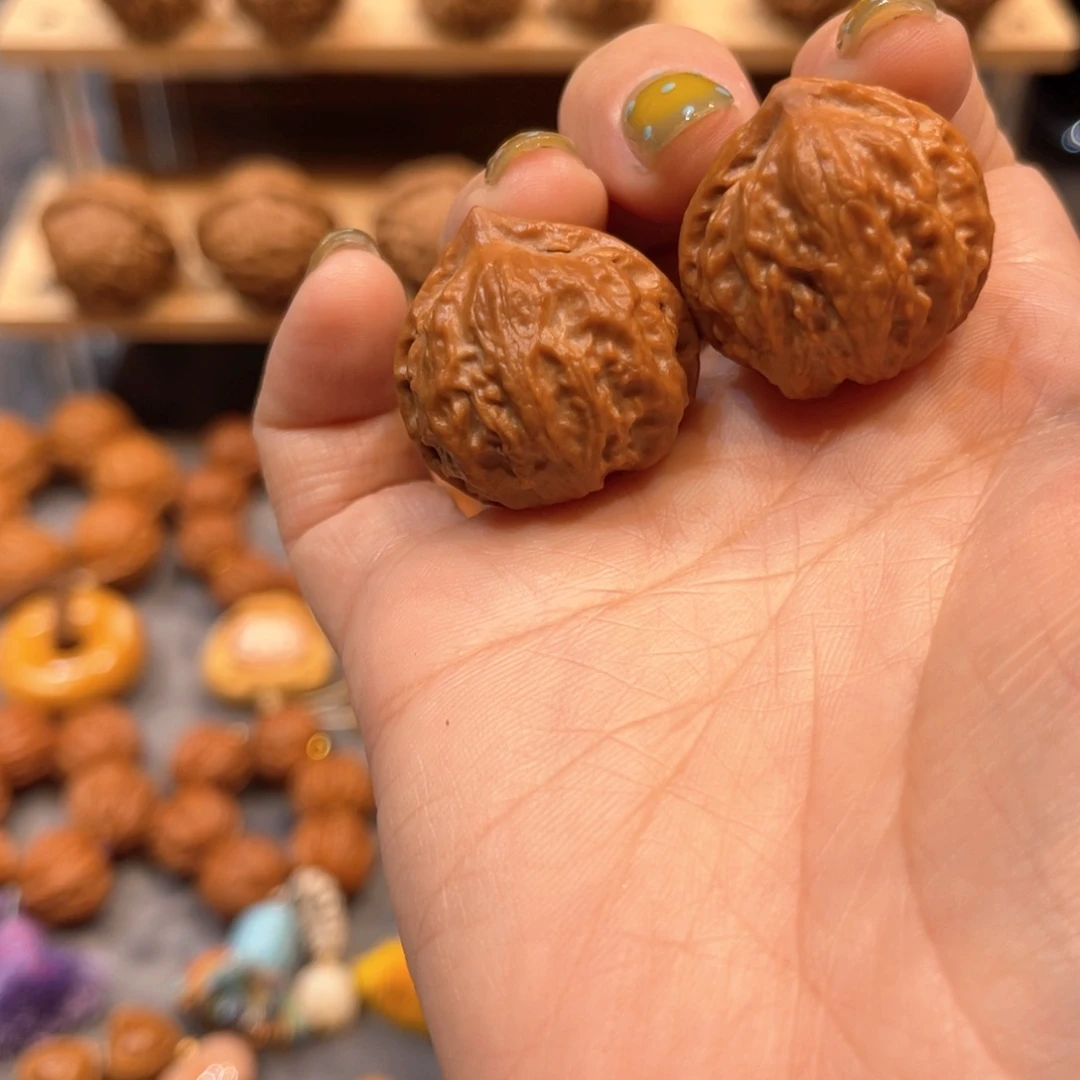 文玩核桃把件桃心梅枝球