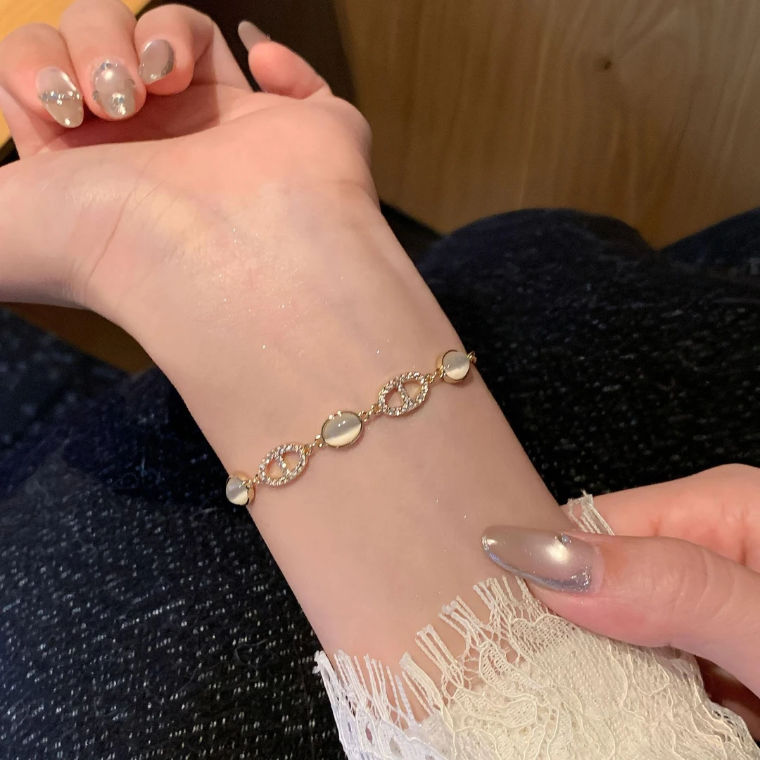 合金手链 眼石猪鼻子手链新款轻奢小众精致高级感气质手环