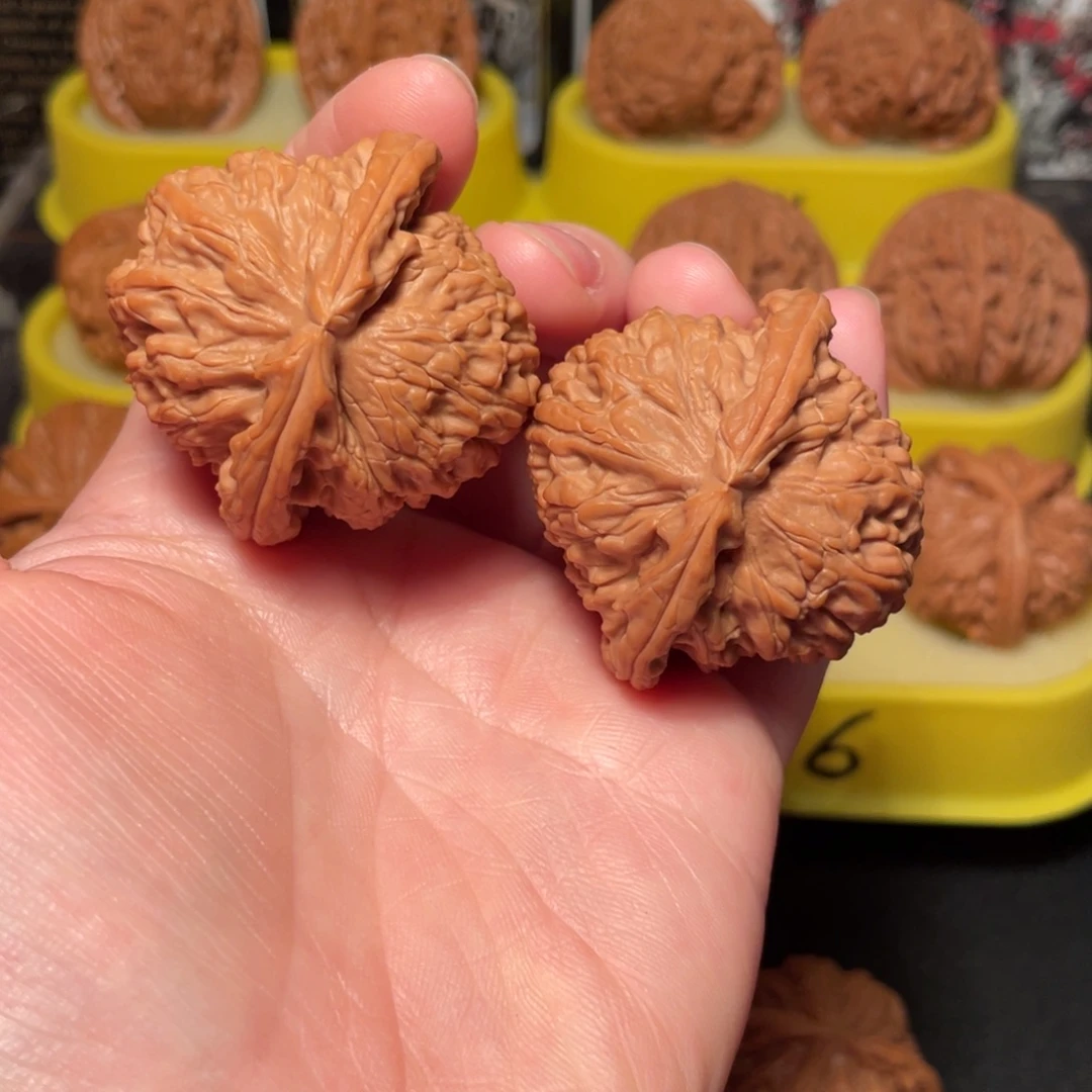 文玩核桃把件44尺白狮子核桃