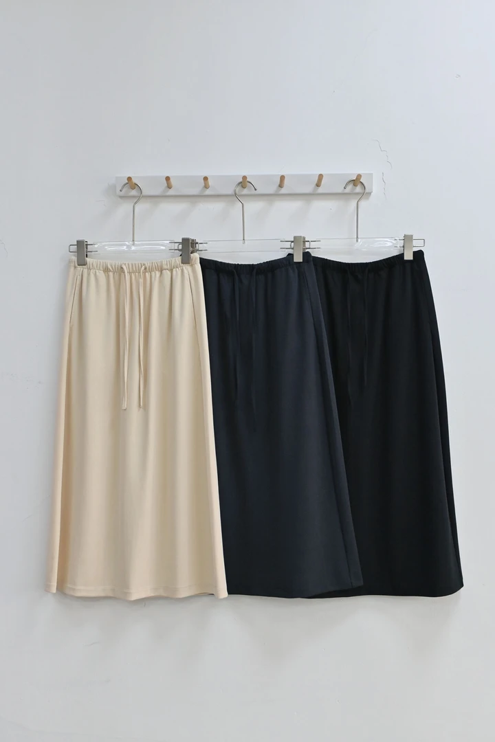 《素来伊女装》夏季舒服百搭抽绳显瘦后开叉半裙