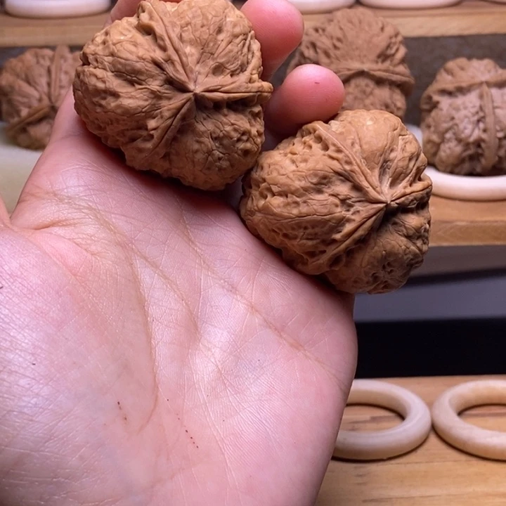把件桃核18。