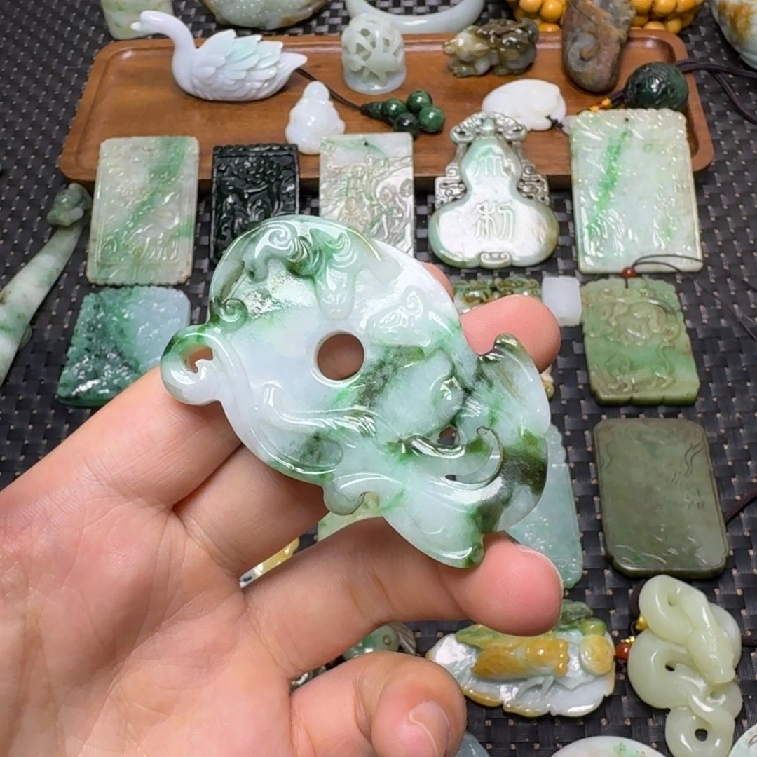 翡翠未镶嵌颈饰翡翠颈饰未镶嵌