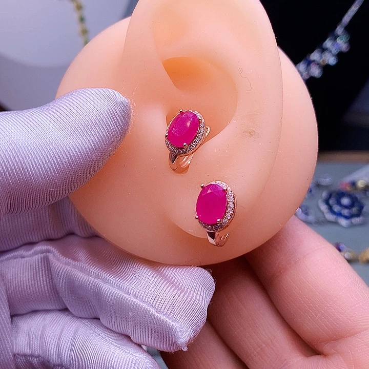 银S925镶嵌红宝石耳饰