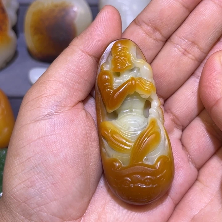 也***果和田玉未镶嵌颈饰