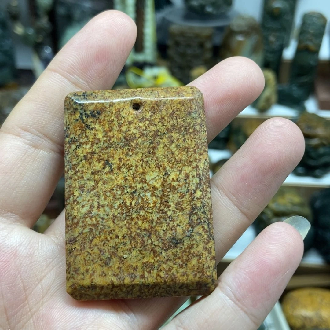 未镶嵌岫岩河磨玉（透闪石质玉）挂件
