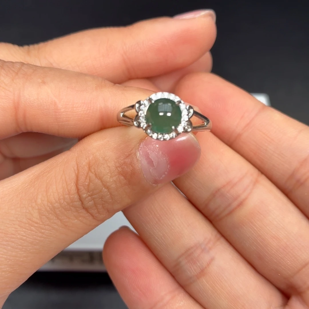 翡翠未镶嵌颈饰戒指宝石绿