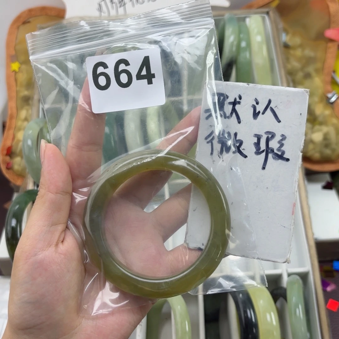 蛇纹石玉未镶嵌手镯抓****丘