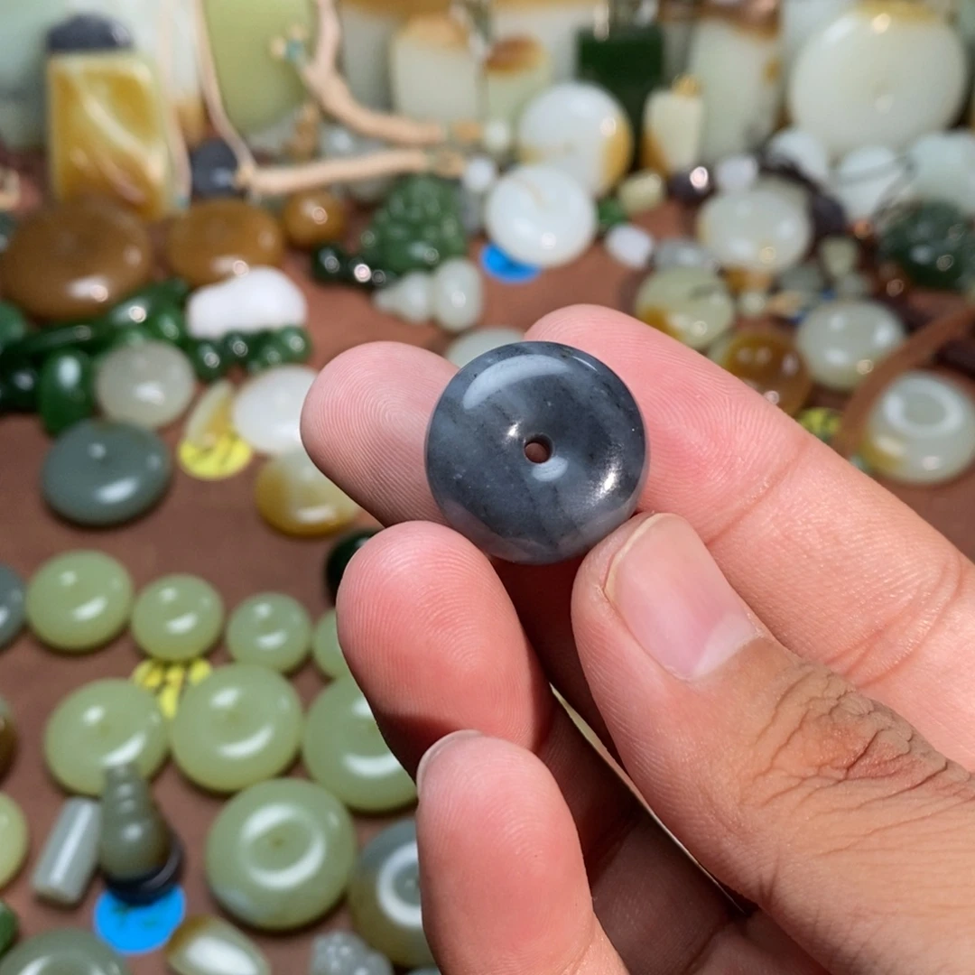 蝶***舞吊坠(不含链)未镶嵌和田玉