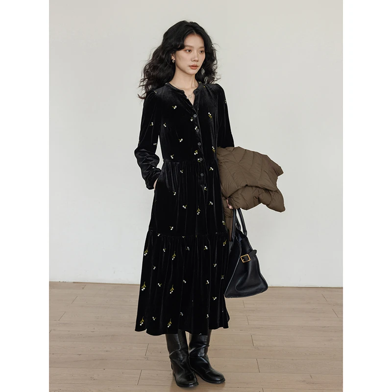 vastand维尚 2025新款冬季复古老钱风刺绣丝绒显瘦连衣裙女衬衫裙