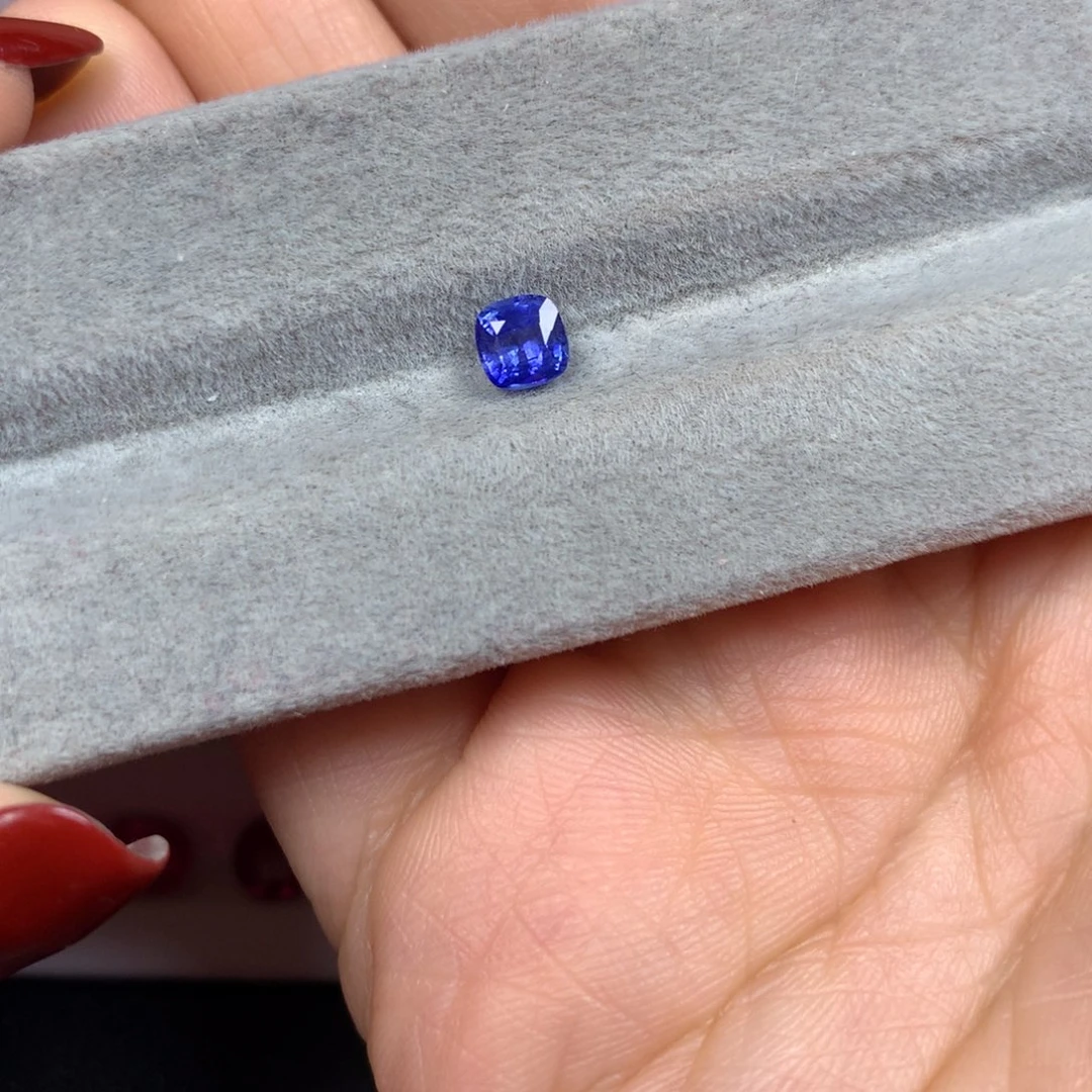 蓝宝石裸石未镶嵌枕形蓝宝石