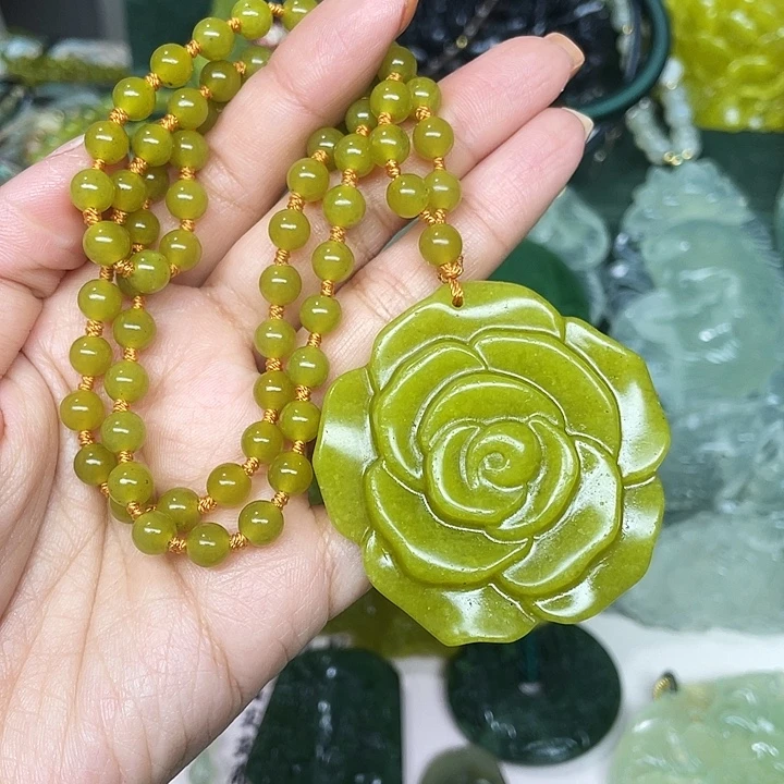 蛇纹石玉未镶嵌吊坠