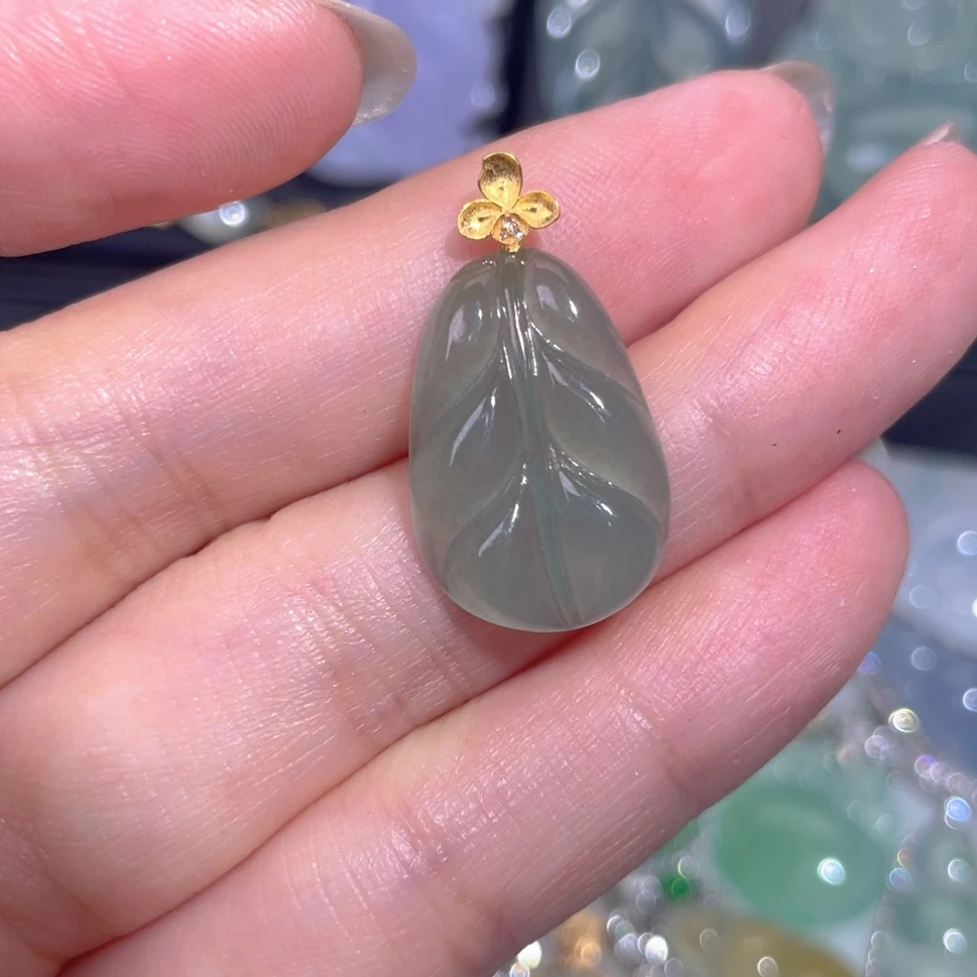颈饰18K金镶嵌翡翠翡翠