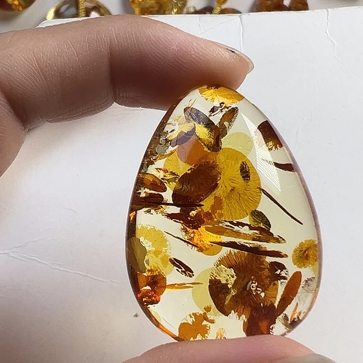 未镶嵌颈饰琥珀（花珀）