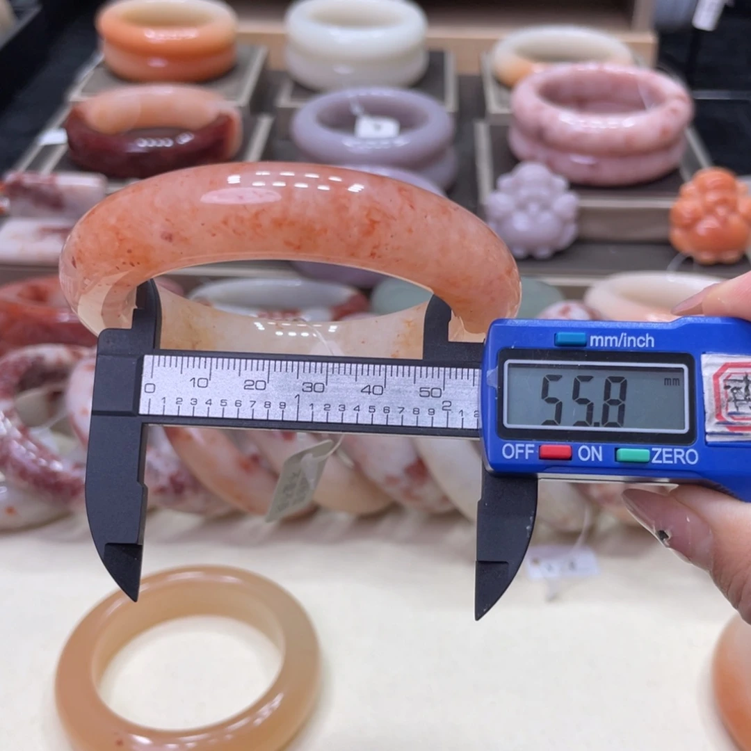 未镶嵌手镯石英岩玉