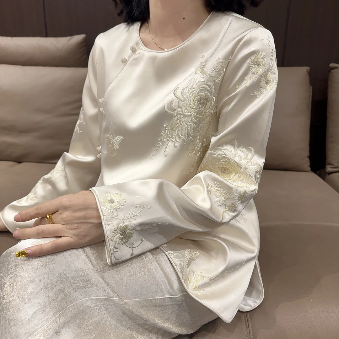 新中式重磅醋酸刺绣重工偏襟上衣