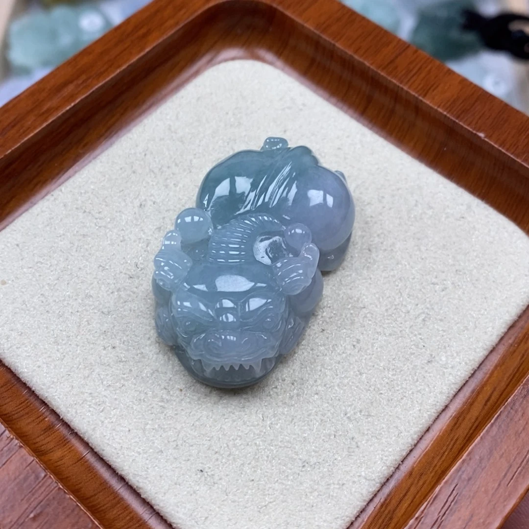 翡翠未镶嵌颈饰如意貔貅